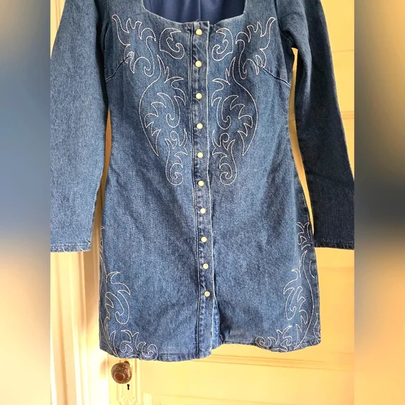 Avec Les Filles Western Embroidered Long Sleeve Denim Dress - Picture 6 of 12